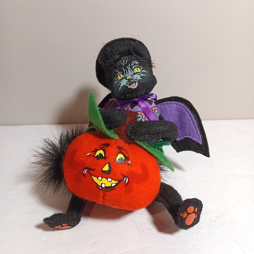 Annalee Halloween Bat Cat wirh Pumpkin 2020 5"
